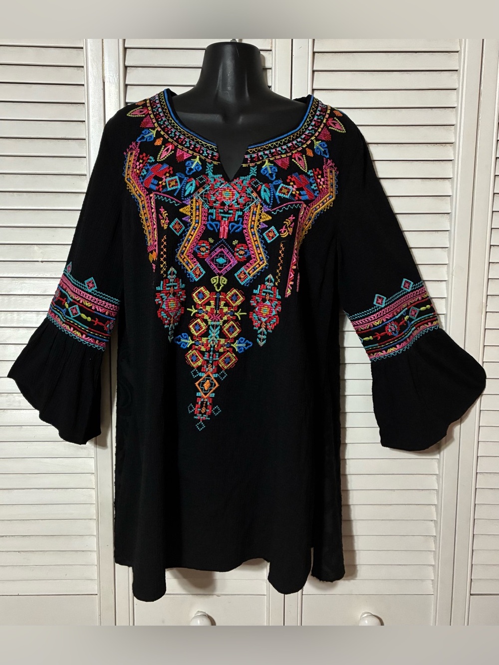 CALESSA Med Black Tunic Top with Bright Multicolor Embroidery
